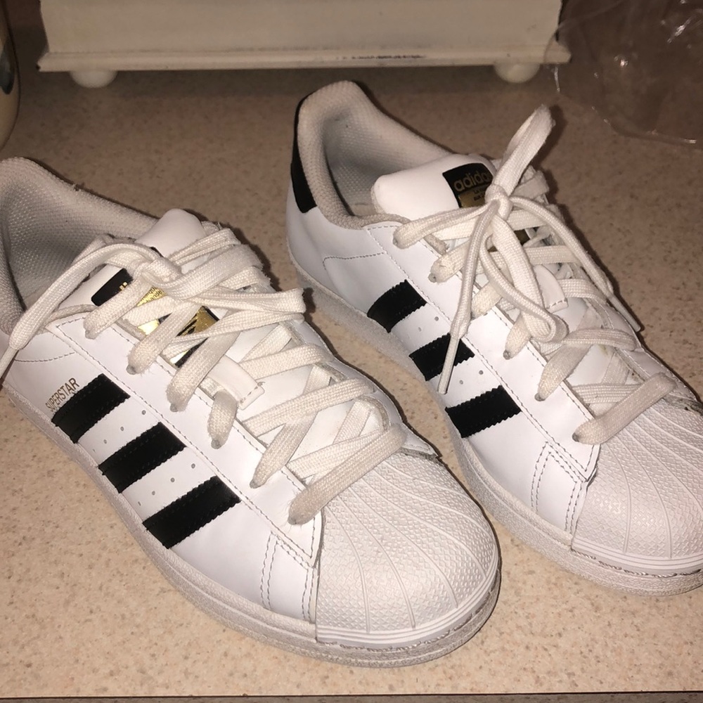 Adidas superstars, size 5.5 (US SIZE)